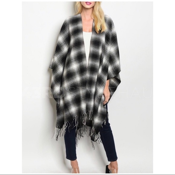 ❄️CHECKED PONCHO - Picture 4 of 8